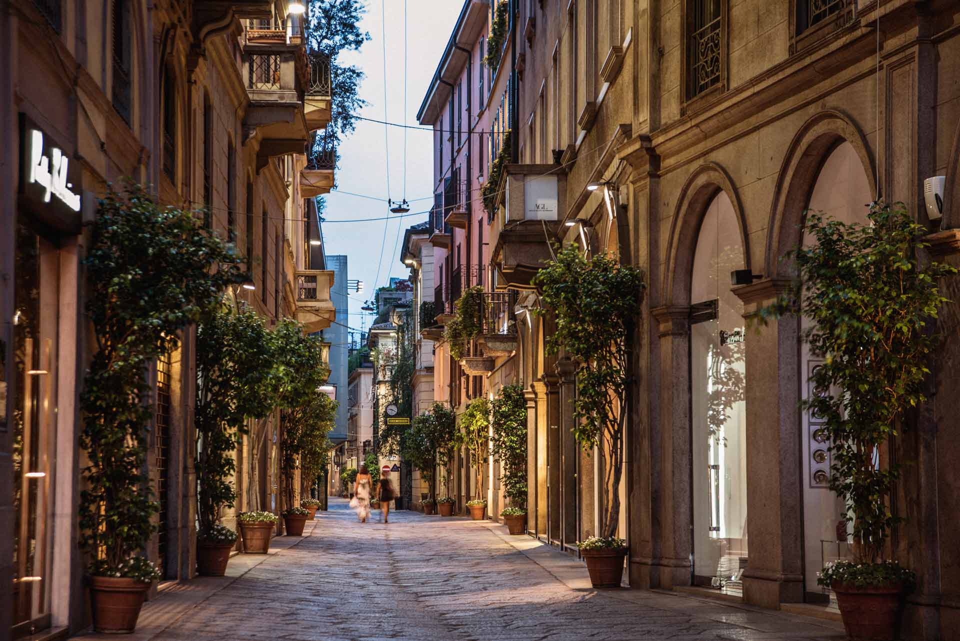 Image of Brera, a district of Milano with cobblestone streets and historic buildings