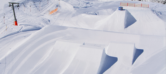 View of the slopes of the Cortina Para Snowboard Park