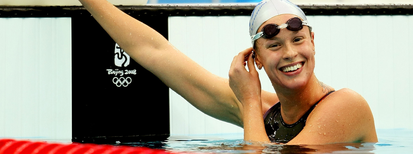 Federica Pellegrini d'Italie célèbre sa première place lors de la finale du 200 mètres nage libre féminin au Centre national d'athlétisme aquatique lors du cinquième jour des Jeux olympiques de Beijing 2008 le 13 août 2008 à Beijing, Chine. Federica Pellegrini d'Italie a terminé la course en un temps de 1:54.82, un nouveau record du monde.