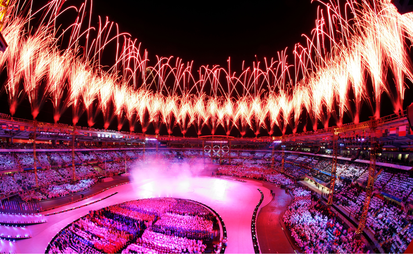 Immagine di una cerimonia di apertura olimpiaca in uno stadio