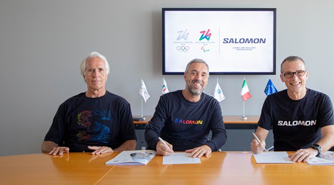 Foto von Andrea Varnier, CEO von Milano Cortina 2026, Giovanni Malagò, Präsident des CONI und Franco Fogliato, Präsident und Generaldirektor von Salomon