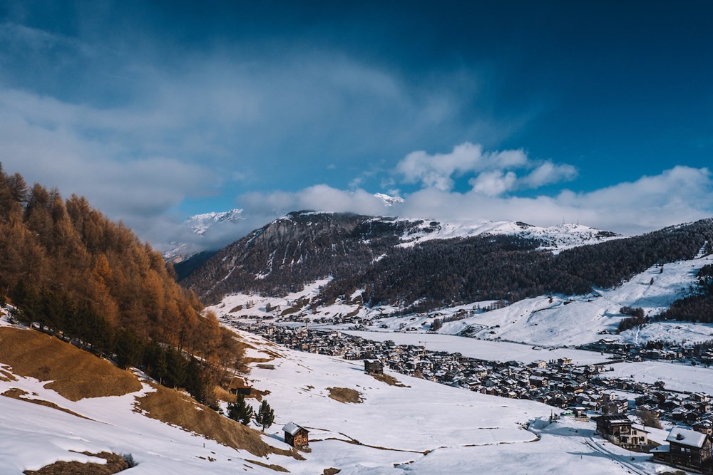 Foto delle montagne innevate di Livigno