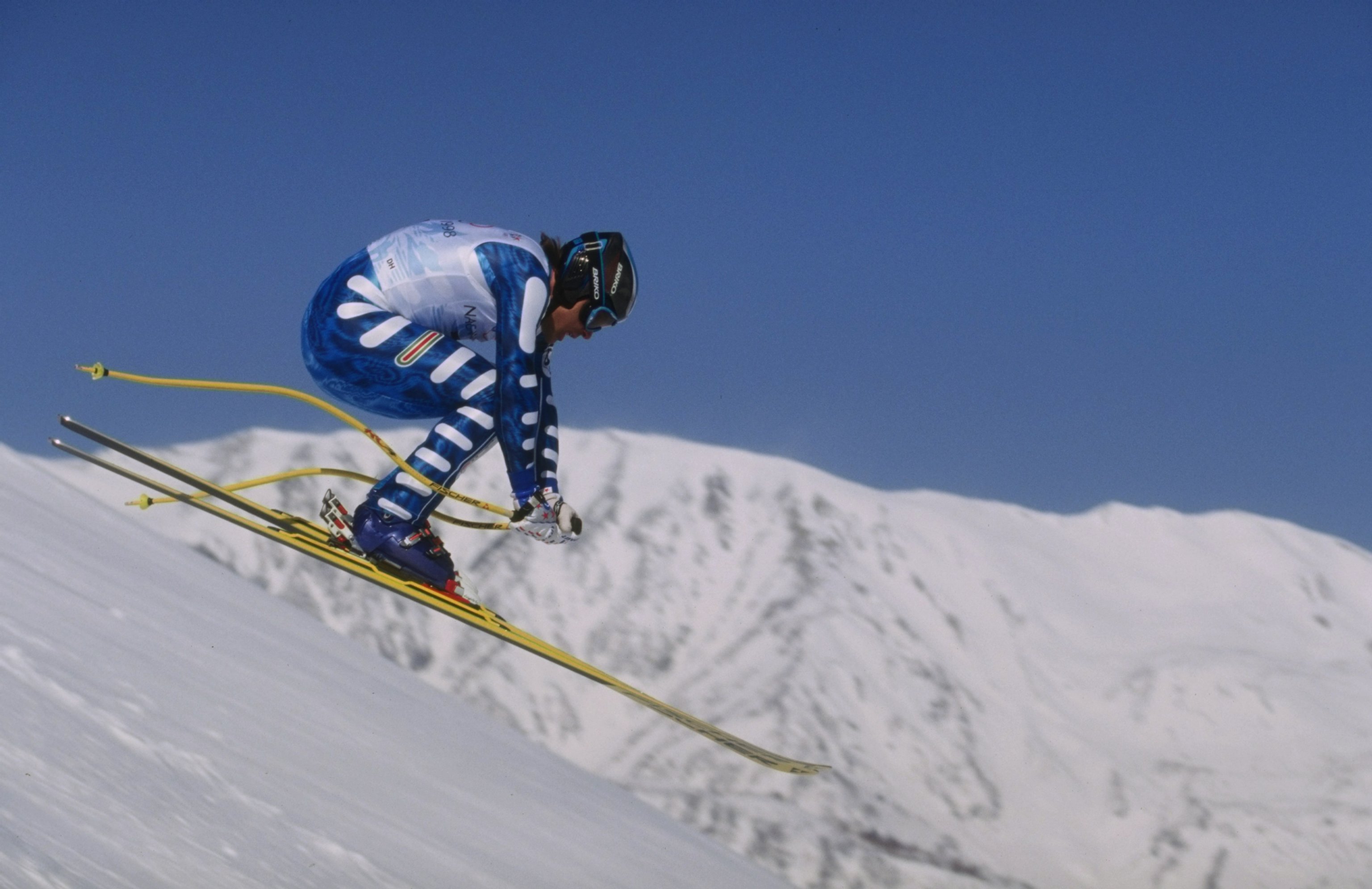 13 febbraio 1998: L'italiano Kristian Ghedina gareggia nella discesa libera maschile ad Happo''One durante i Giochi Olimpici Invernali del 1998 a Nagano, in Giappone. \ Credito obbligatorio: Mike Powell /Allsport