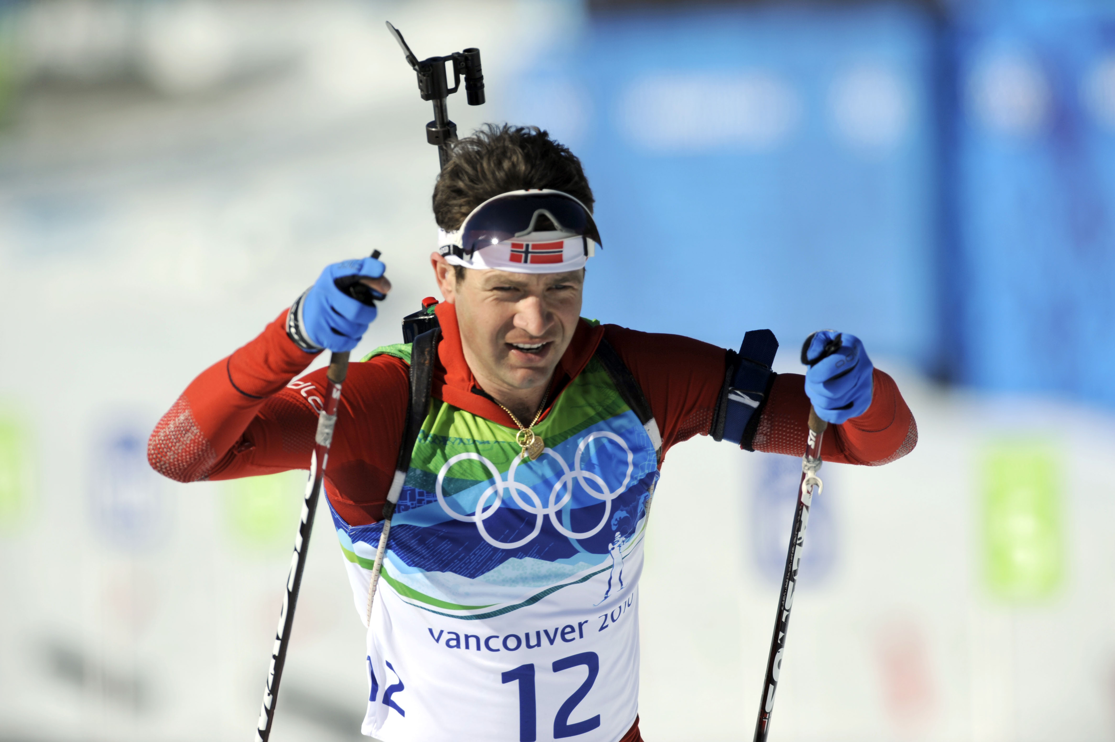 WHISTLER OLYMPIC PARK, CANADA - FEBRUARY 18: (FRANCE OUT) Ole Einar Bjoerndalen of Norway skis enroute to a tie for the silver medal during the Men's Biathlon 20km Individual on Day 7 of the 2010 Vancouver Winter Olympic Games on February 18, 2010 in Whistler Olympic Park, Canada. (Photo by Philippe/Montigny/Agence/Zoom/Getty Images)