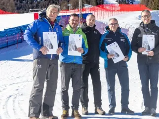 Foto di gruppo dei membri di EDE