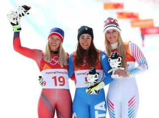 Foto di Sofia Goggia insieme ad altri due atlete Olimpiche