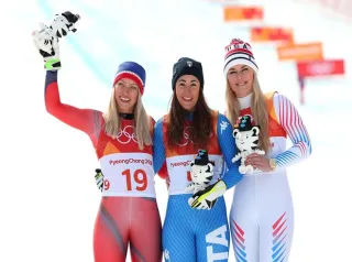 Foto di Sofia Goggia insieme ad altri due atlete Olimpiche