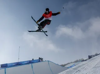 Brendan Mackay salto acrobatico